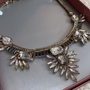 NWT costume jewelry necklace